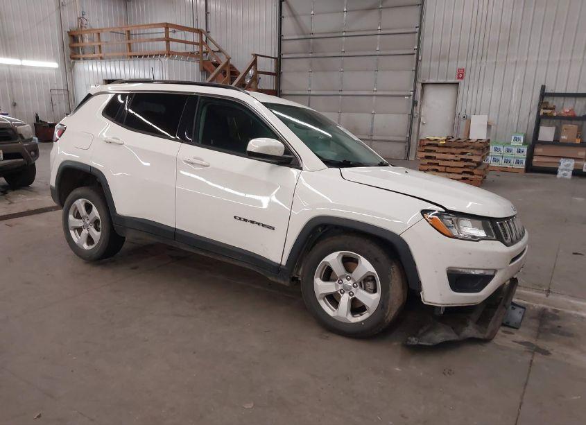 2019 Jeep Compass LATITUDE 4X4 (VIN 3C4NJDBB2KT653752) main photo