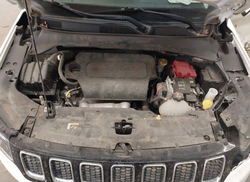 Photo 10 of 2019 Jeep Compass LATITUDE 4X4 (VIN 3C4NJDBB2KT653752)