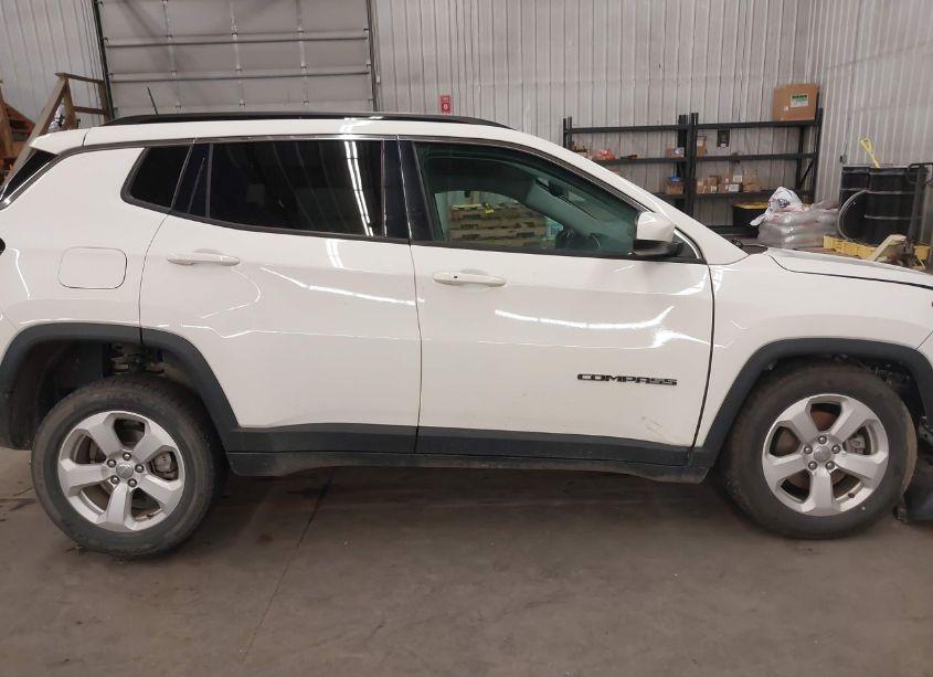 Photo 13 of 2019 Jeep Compass LATITUDE 4X4 (VIN 3C4NJDBB2KT653752)
