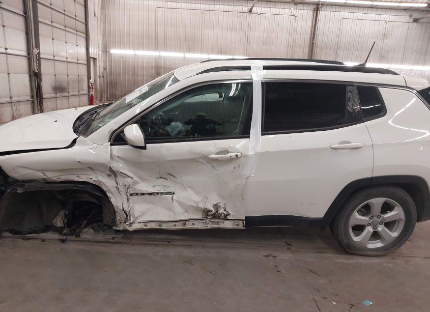 Photo 14 of 2019 Jeep Compass LATITUDE 4X4 (VIN 3C4NJDBB2KT653752)