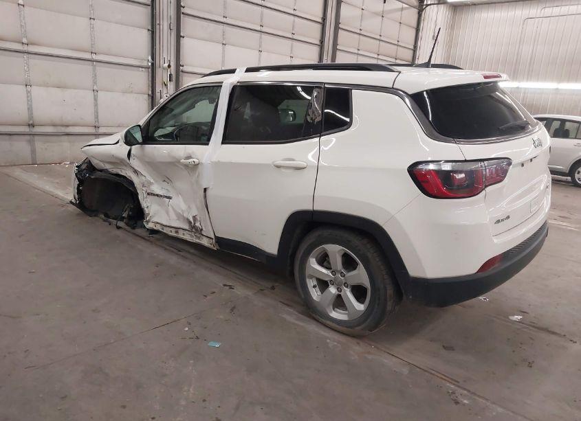 Photo 3 of 2019 Jeep Compass LATITUDE 4X4 (VIN 3C4NJDBB2KT653752)