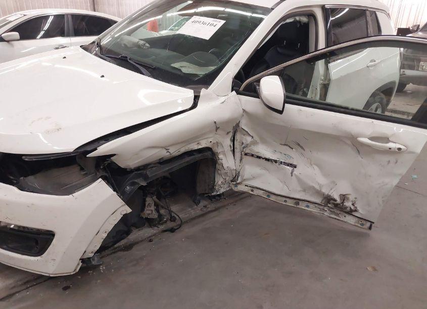 Photo 6 of 2019 Jeep Compass LATITUDE 4X4 (VIN 3C4NJDBB2KT653752)