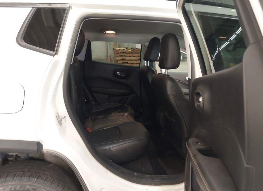 Photo 8 of 2019 Jeep Compass LATITUDE 4X4 (VIN 3C4NJDBB2KT653752)