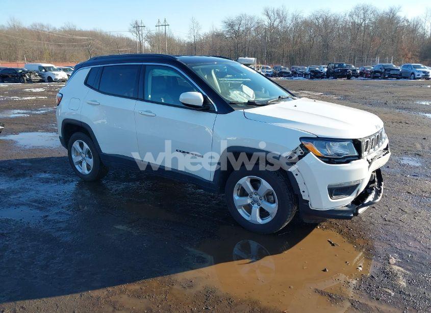 2019 Jeep Compass LATITUDE 4X4 (VIN 3C4NJDBB2KT761000) main photo