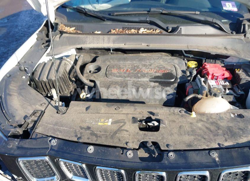 Photo 10 of 2019 Jeep Compass LATITUDE 4X4 (VIN 3C4NJDBB2KT761000)