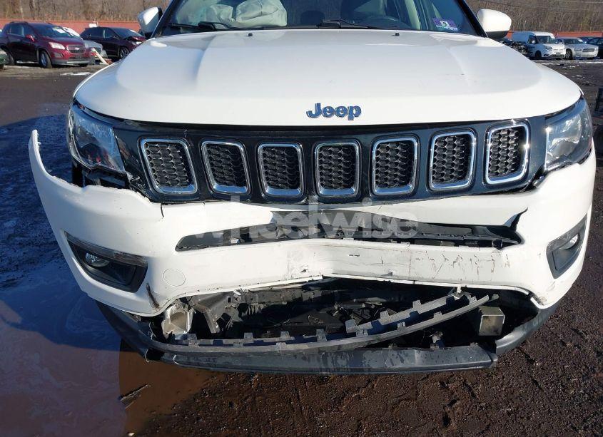 Photo 6 of 2019 Jeep Compass LATITUDE 4X4 (VIN 3C4NJDBB2KT761000)