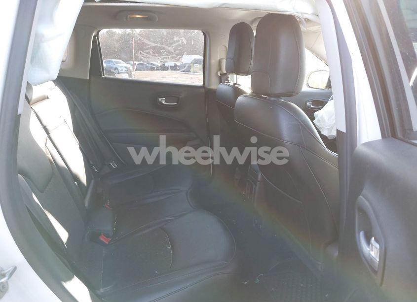 Photo 8 of 2019 Jeep Compass LATITUDE 4X4 (VIN 3C4NJDBB2KT761000)