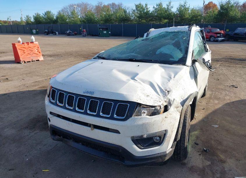 Photo 2 of 2020 Jeep Compass LATITUDE 4X4 (VIN 3C4NJDBB2LT245222)