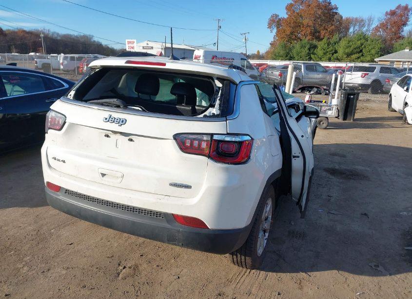 Photo 4 of 2020 Jeep Compass LATITUDE 4X4 (VIN 3C4NJDBB2LT245222)