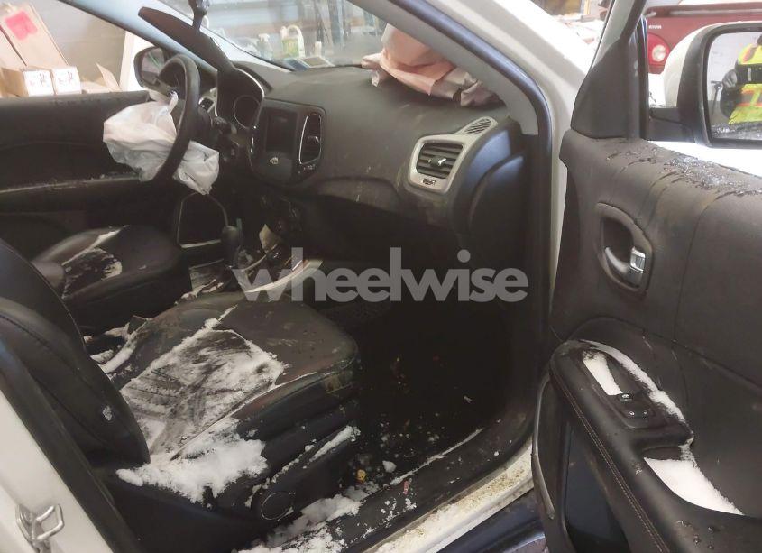 Photo 5 of 2021 Jeep Compass LATITUDE 4X4 (VIN 3C4NJDBB2MT504938)