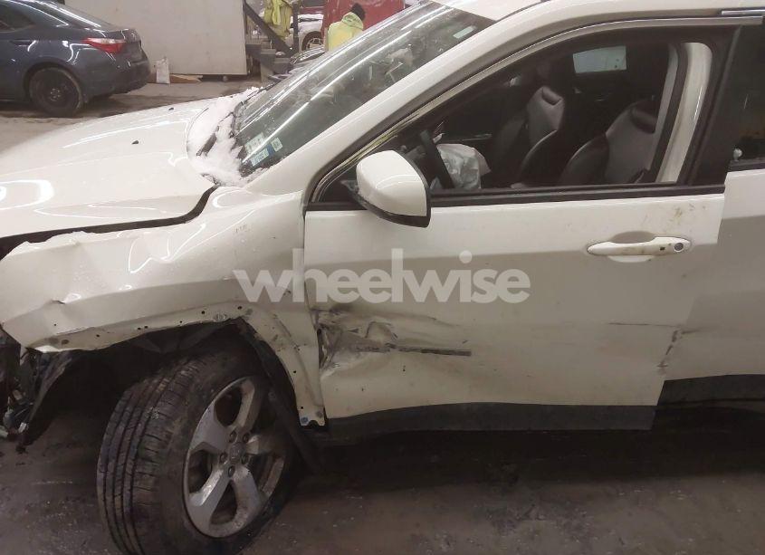 Photo 6 of 2021 Jeep Compass LATITUDE 4X4 (VIN 3C4NJDBB2MT504938)