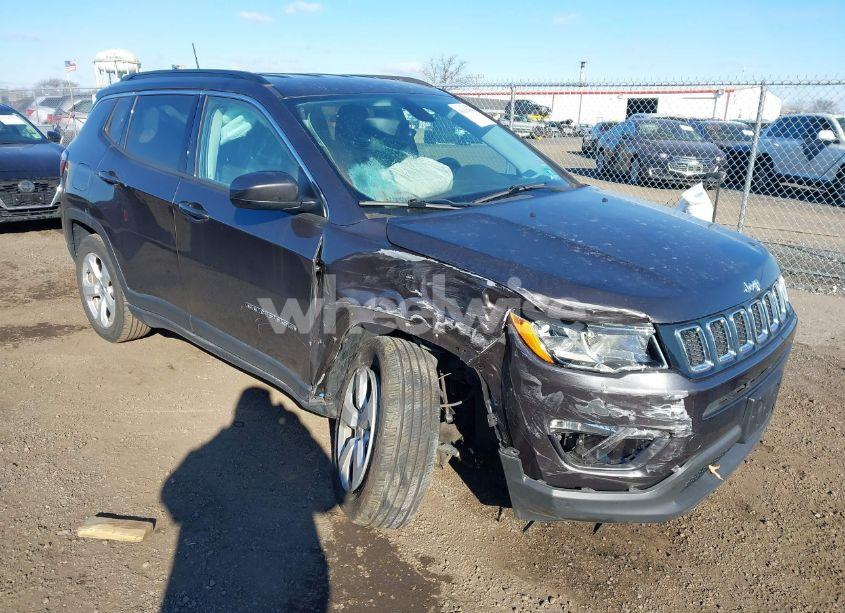 2018 Jeep Compass LATITUDE 4X4 (VIN 3C4NJDBB3JT103703) main photo