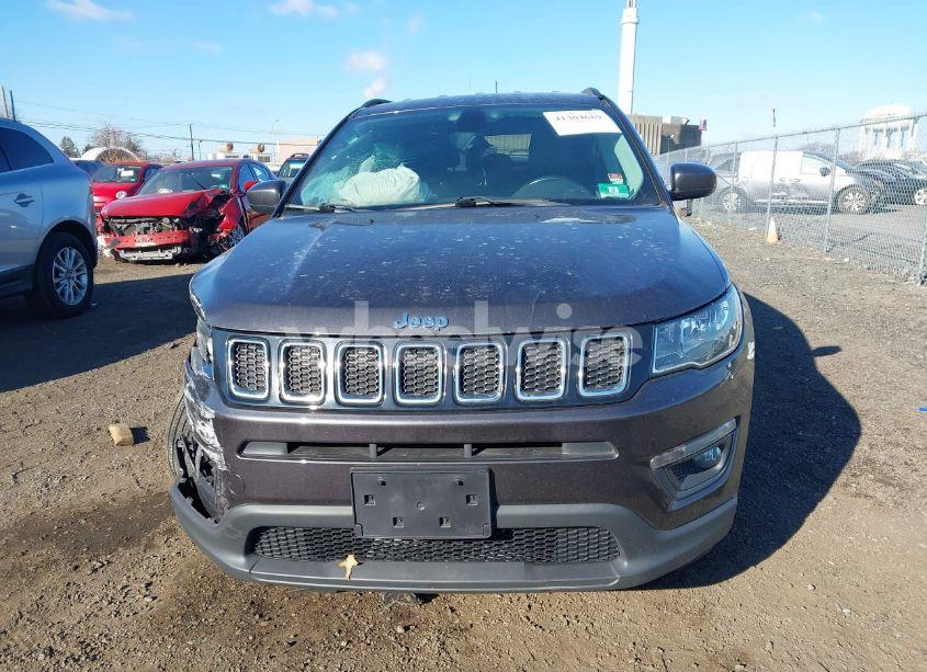 Photo 13 of 2018 Jeep Compass LATITUDE 4X4 (VIN 3C4NJDBB3JT103703)