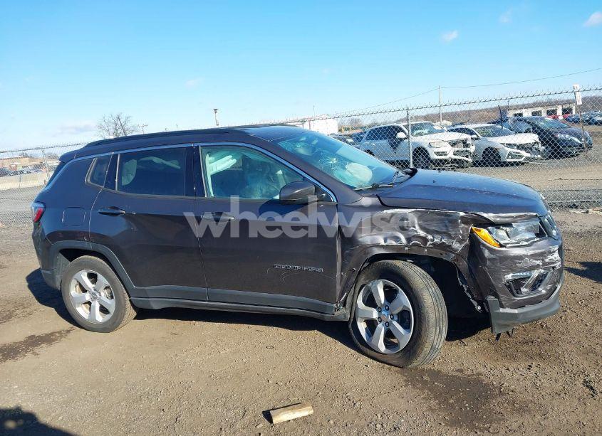 Photo 14 of 2018 Jeep Compass LATITUDE 4X4 (VIN 3C4NJDBB3JT103703)
