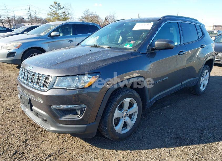 Photo 2 of 2018 Jeep Compass LATITUDE 4X4 (VIN 3C4NJDBB3JT103703)