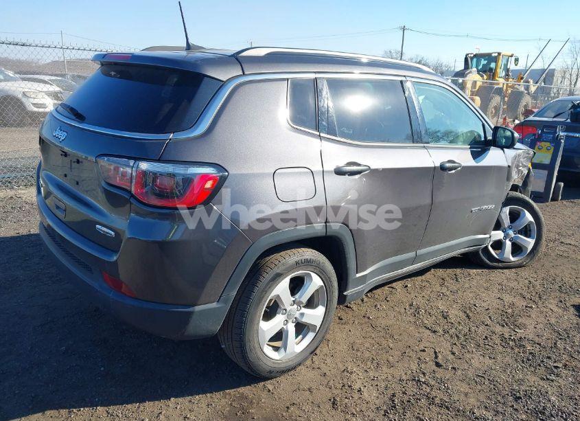 Photo 4 of 2018 Jeep Compass LATITUDE 4X4 (VIN 3C4NJDBB3JT103703)