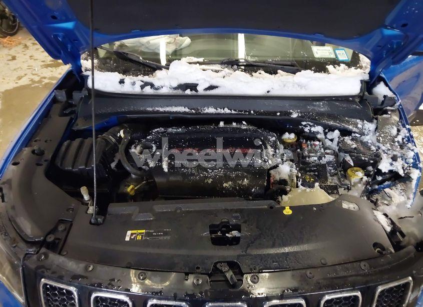 Photo 10 of 2018 Jeep Compass LATITUDE 4X4 (VIN 3C4NJDBB3JT179583)