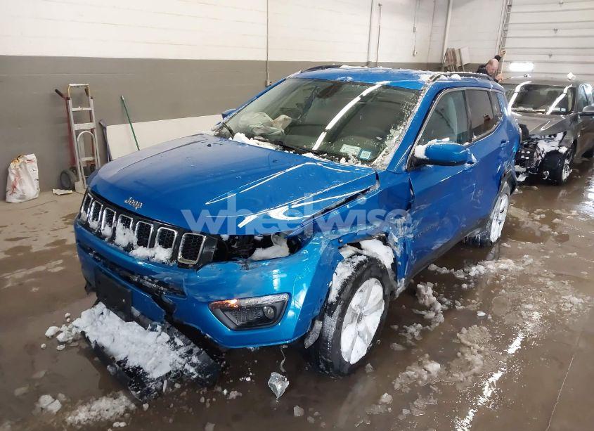 Photo 2 of 2018 Jeep Compass LATITUDE 4X4 (VIN 3C4NJDBB3JT179583)