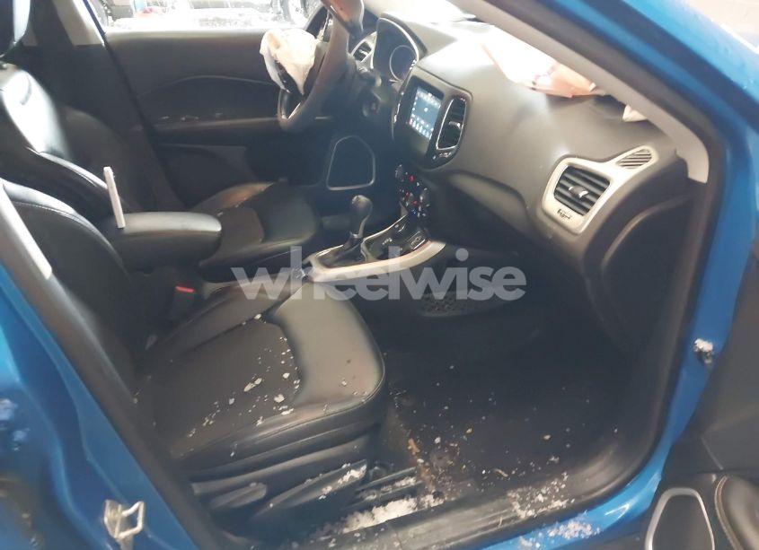 Photo 5 of 2018 Jeep Compass LATITUDE 4X4 (VIN 3C4NJDBB3JT179583)