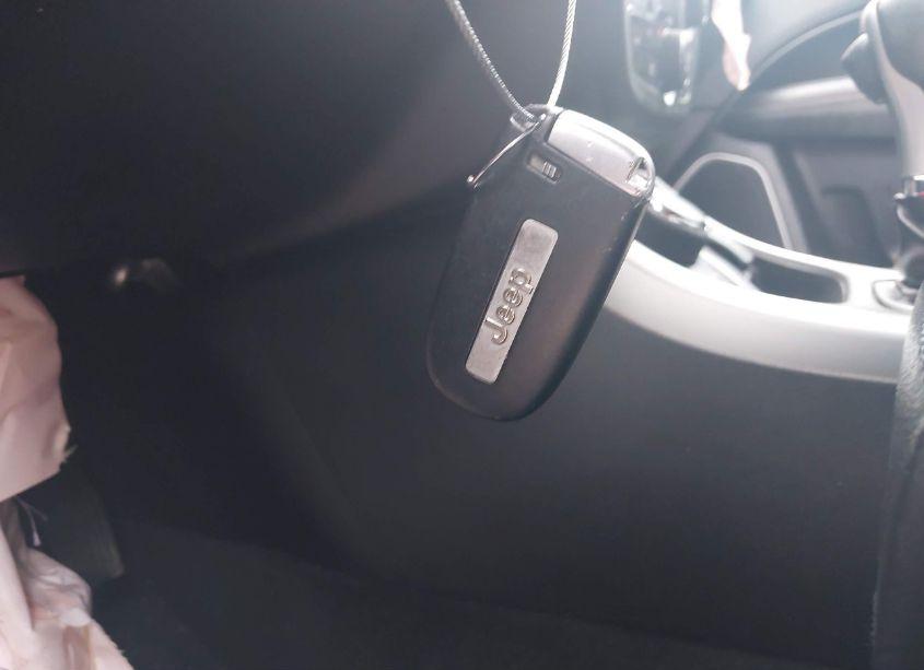 Photo 11 of 2018 Jeep Compass LATITUDE 4X4 (VIN 3C4NJDBB3JT283880)