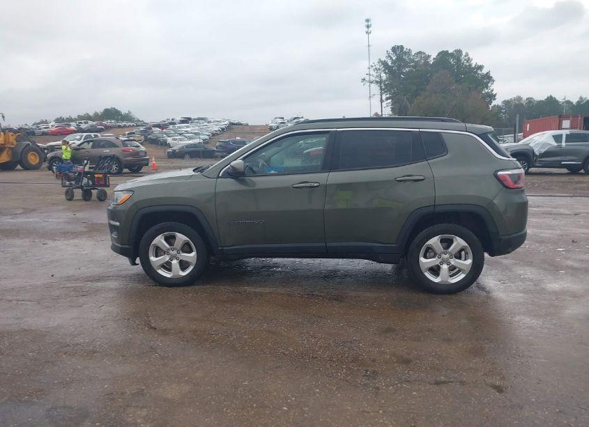 Photo 14 of 2018 Jeep Compass LATITUDE 4X4 (VIN 3C4NJDBB3JT283880)