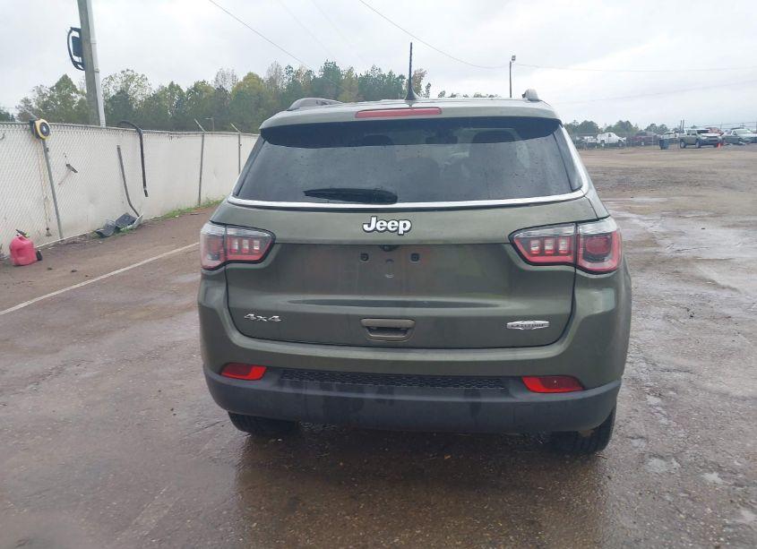 Photo 16 of 2018 Jeep Compass LATITUDE 4X4 (VIN 3C4NJDBB3JT283880)