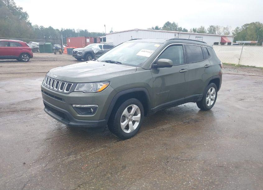 Photo 2 of 2018 Jeep Compass LATITUDE 4X4 (VIN 3C4NJDBB3JT283880)