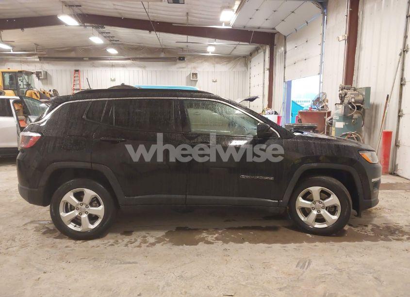 Photo 13 of 2018 Jeep Compass LATITUDE 4X4 (VIN 3C4NJDBB3JT284267)