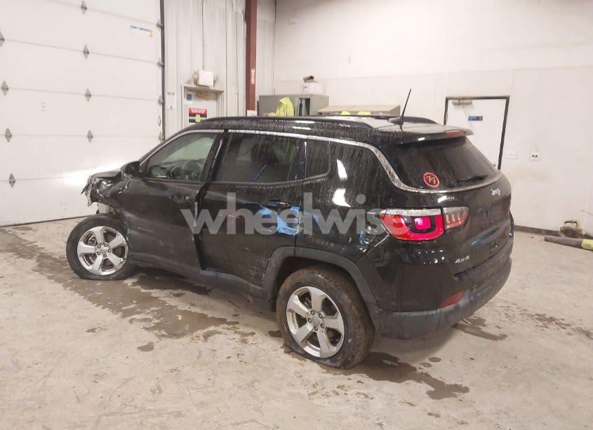 Photo 3 of 2018 Jeep Compass LATITUDE 4X4 (VIN 3C4NJDBB3JT284267)