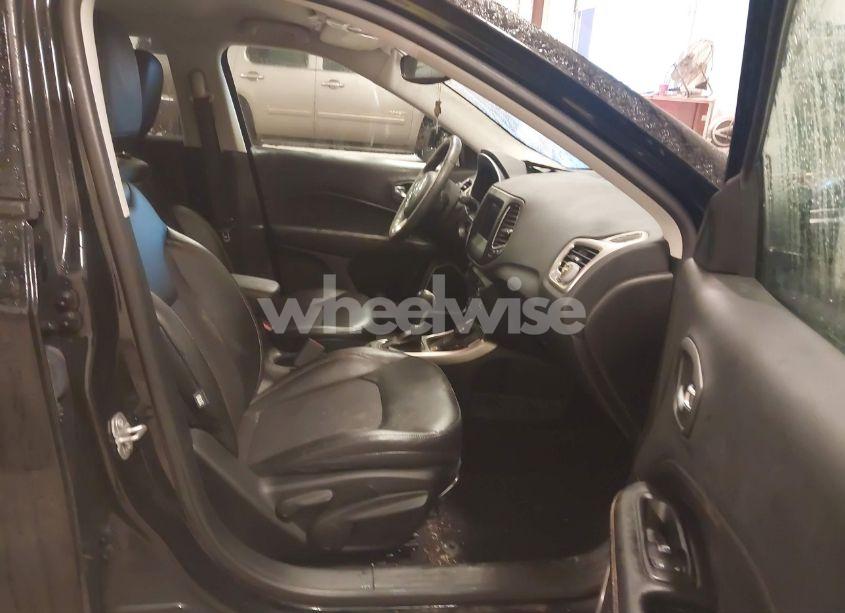 Photo 5 of 2018 Jeep Compass LATITUDE 4X4 (VIN 3C4NJDBB3JT284267)