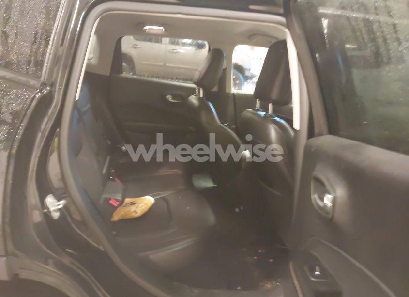 Photo 8 of 2018 Jeep Compass LATITUDE 4X4 (VIN 3C4NJDBB3JT284267)