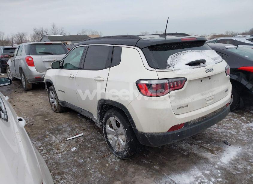 Photo 3 of 2018 Jeep Compass LATITUDE 4X4 (VIN 3C4NJDBB3JT307076)