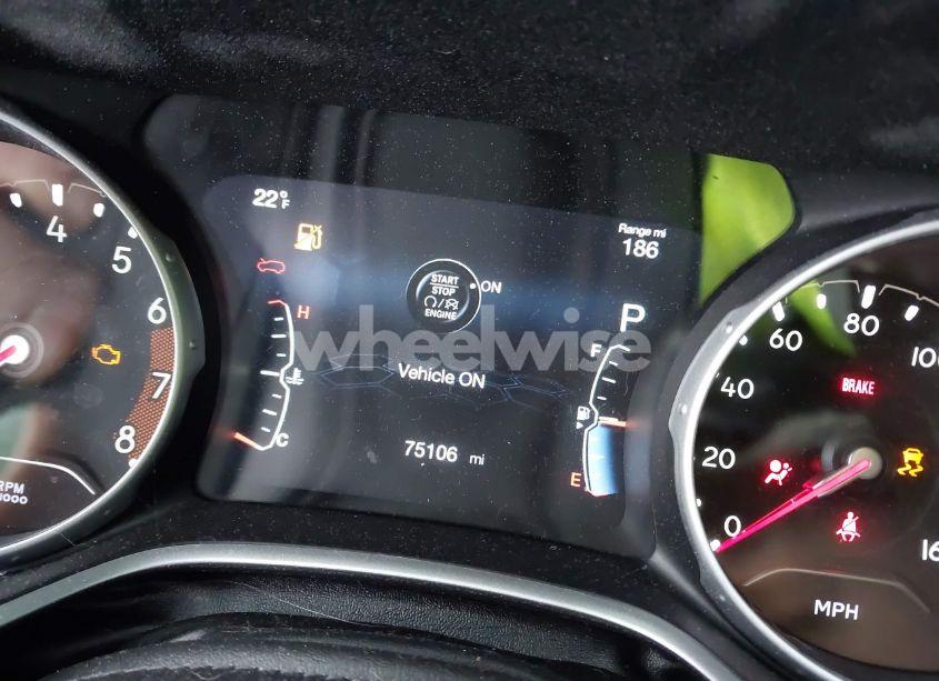 Photo 6 of 2018 Jeep Compass LATITUDE 4X4 (VIN 3C4NJDBB3JT307076)