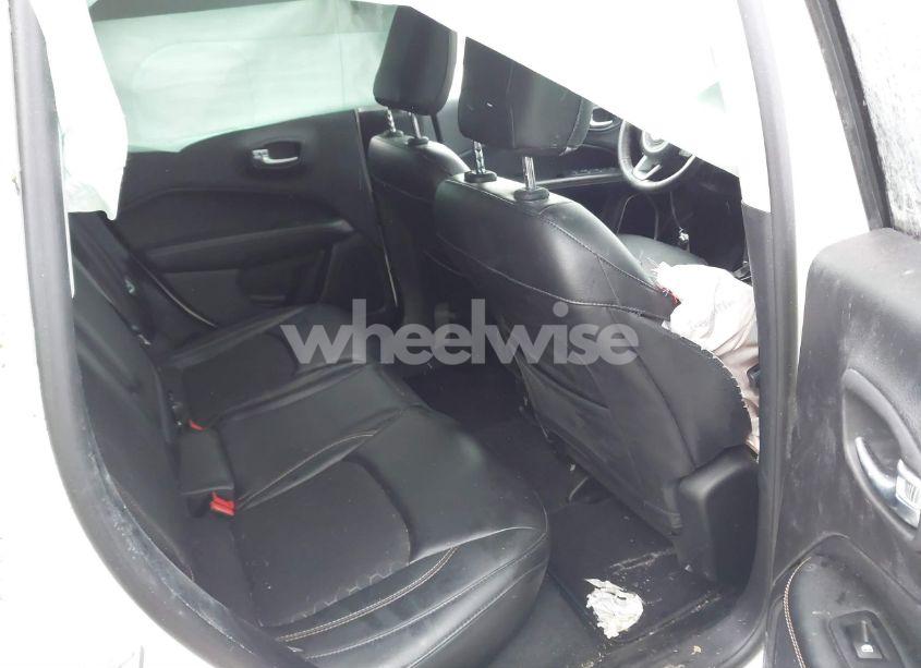 Photo 8 of 2018 Jeep Compass LATITUDE 4X4 (VIN 3C4NJDBB3JT307076)