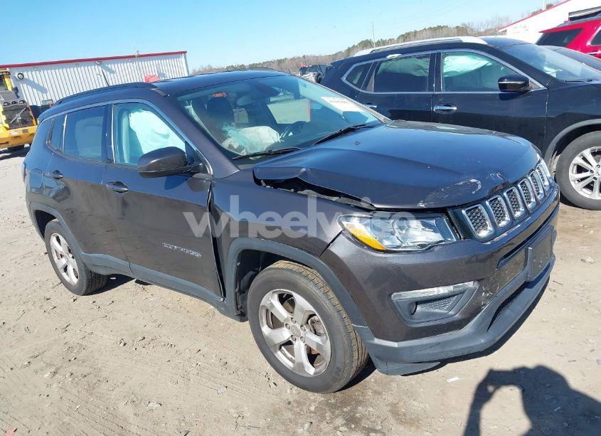 2018 Jeep Compass LATITUDE 4X4 (VIN 3C4NJDBB3JT470553) main photo