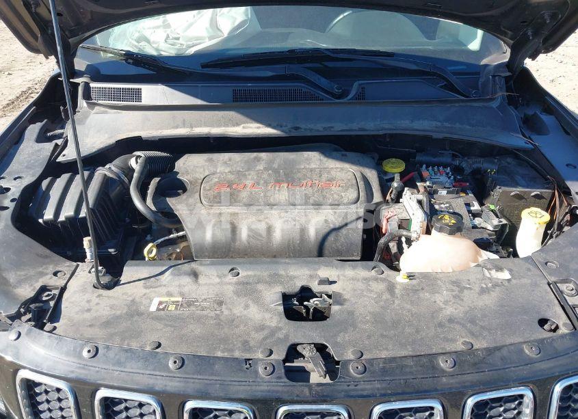 Photo 10 of 2018 Jeep Compass LATITUDE 4X4 (VIN 3C4NJDBB3JT470553)