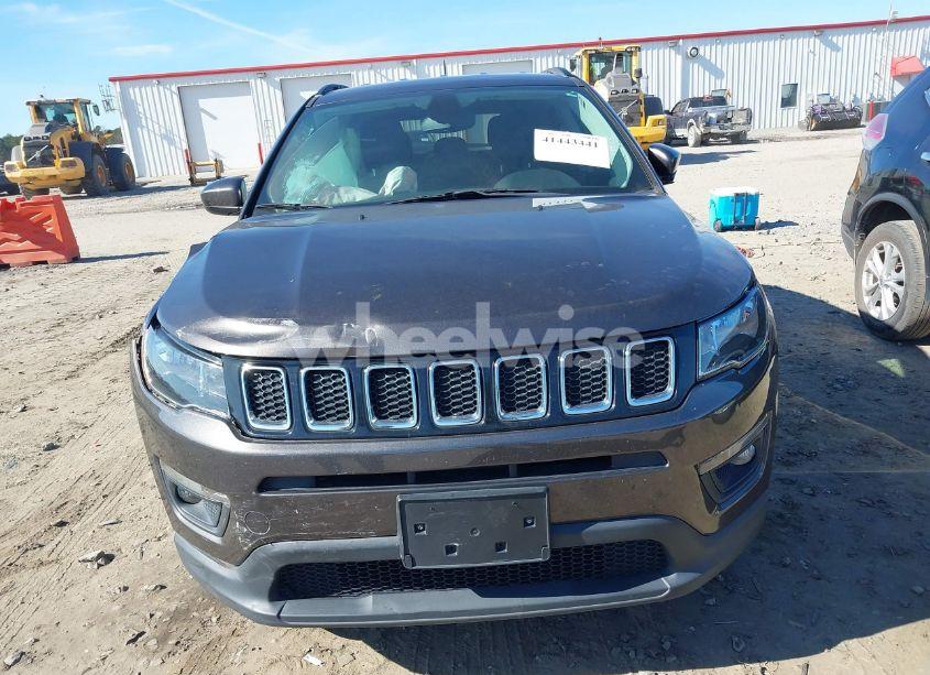 Photo 12 of 2018 Jeep Compass LATITUDE 4X4 (VIN 3C4NJDBB3JT470553)