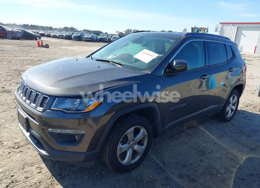 Photo 2 of 2018 Jeep Compass LATITUDE 4X4 (VIN 3C4NJDBB3JT470553)