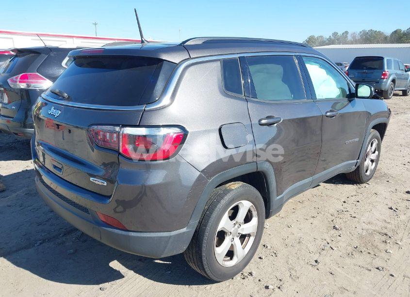 Photo 4 of 2018 Jeep Compass LATITUDE 4X4 (VIN 3C4NJDBB3JT470553)