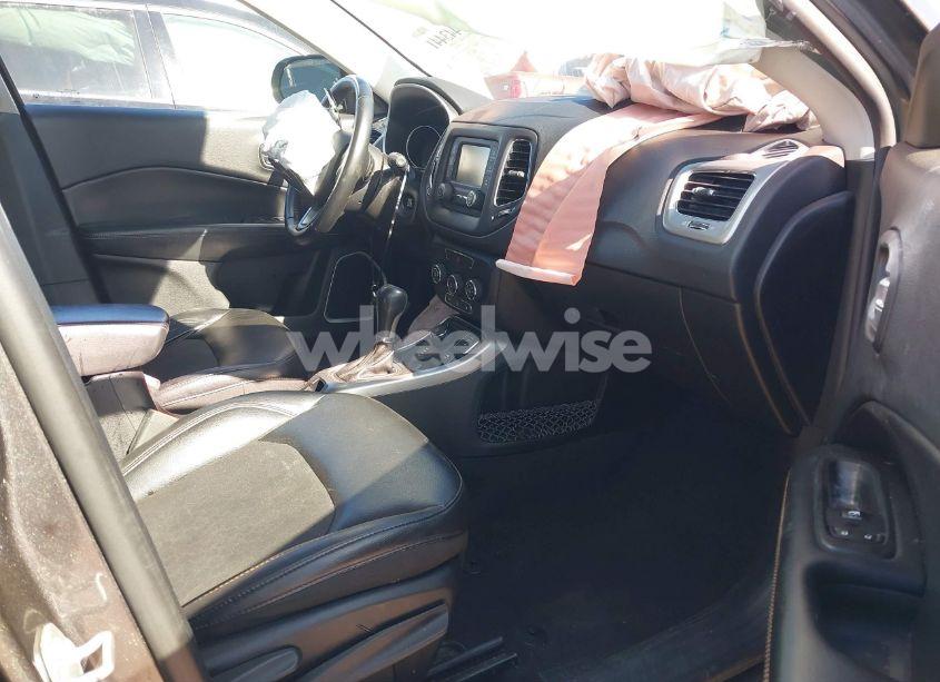 Photo 5 of 2018 Jeep Compass LATITUDE 4X4 (VIN 3C4NJDBB3JT470553)