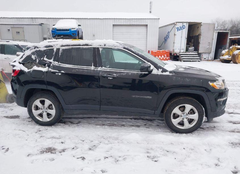 Photo 13 of 2019 Jeep Compass LATITUDE 4X4 (VIN 3C4NJDBB3KT648012)