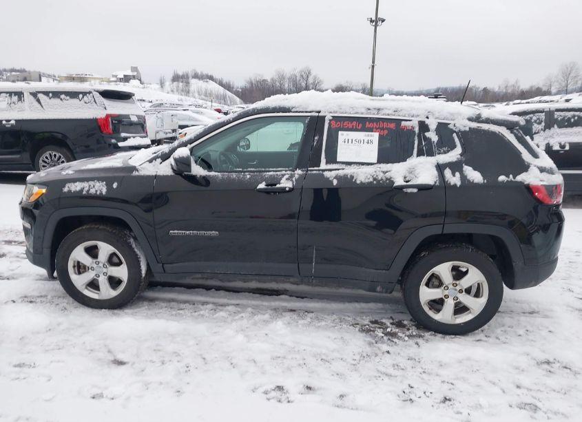Photo 14 of 2019 Jeep Compass LATITUDE 4X4 (VIN 3C4NJDBB3KT648012)