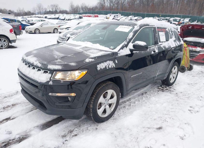Photo 2 of 2019 Jeep Compass LATITUDE 4X4 (VIN 3C4NJDBB3KT648012)
