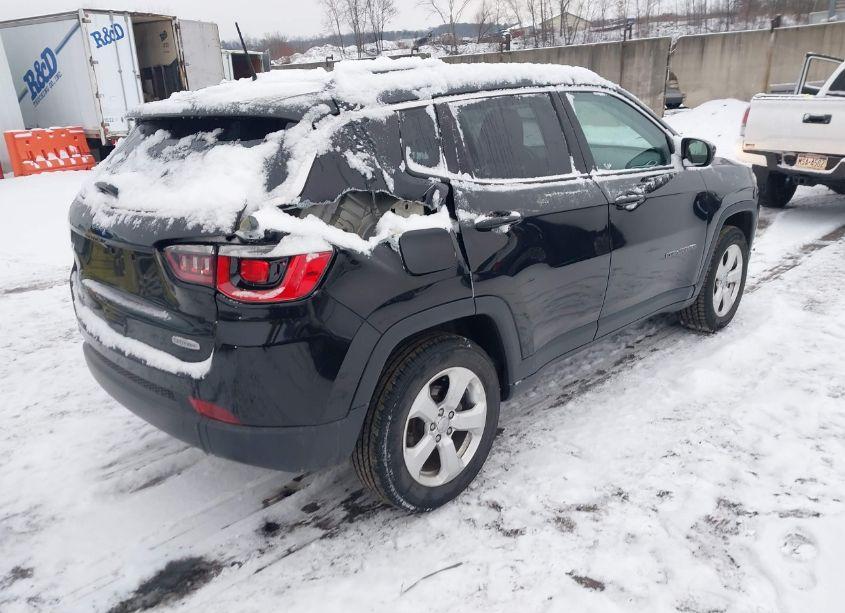 Photo 4 of 2019 Jeep Compass LATITUDE 4X4 (VIN 3C4NJDBB3KT648012)