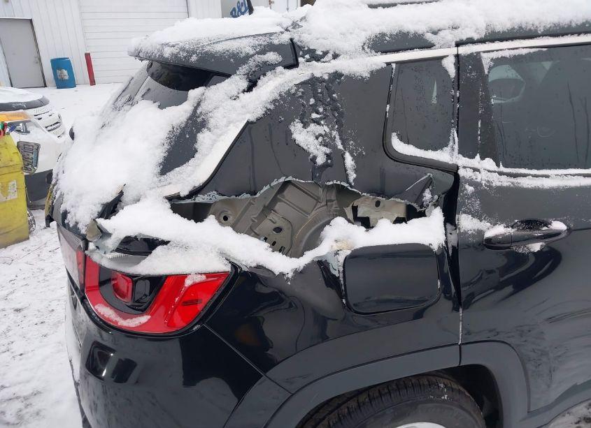 Photo 6 of 2019 Jeep Compass LATITUDE 4X4 (VIN 3C4NJDBB3KT648012)