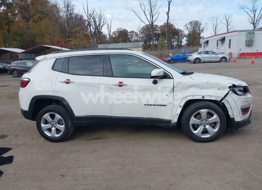 Photo 13 of 2019 Jeep Compass LATITUDE 4X4 (VIN 3C4NJDBB3KT678367)