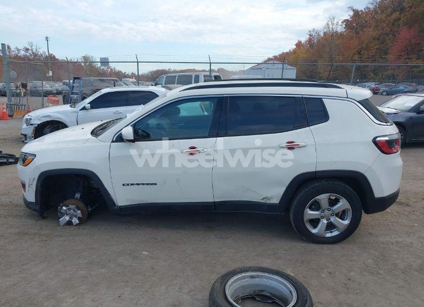 Photo 14 of 2019 Jeep Compass LATITUDE 4X4 (VIN 3C4NJDBB3KT678367)