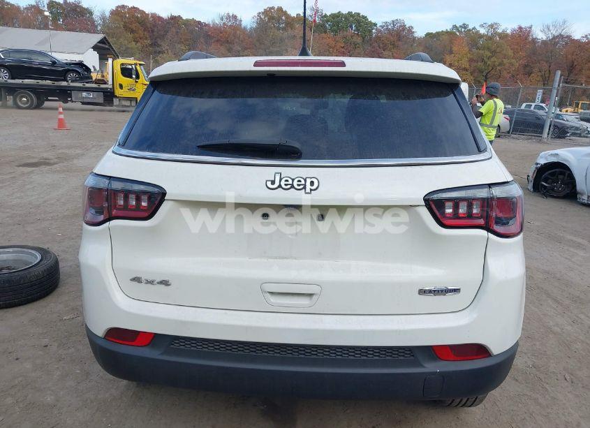 Photo 16 of 2019 Jeep Compass LATITUDE 4X4 (VIN 3C4NJDBB3KT678367)
