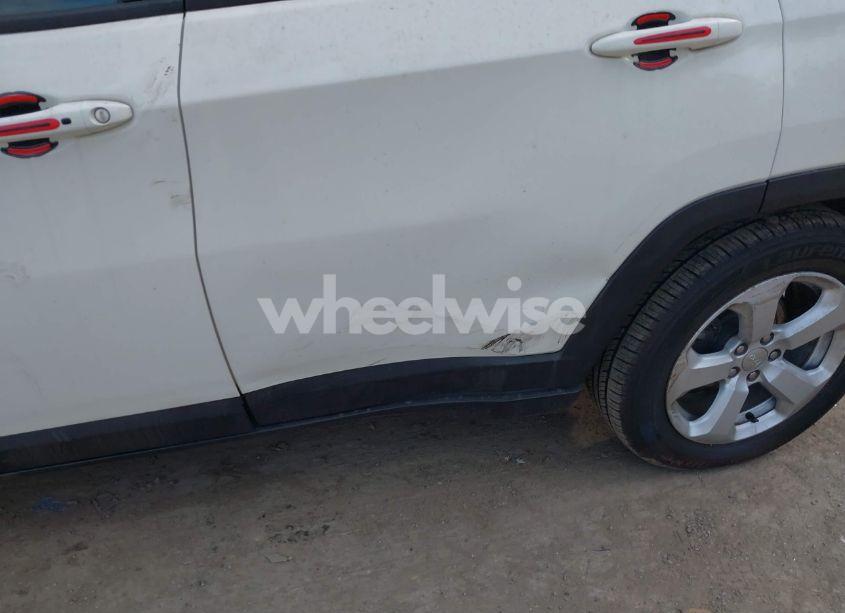 Photo 19 of 2019 Jeep Compass LATITUDE 4X4 (VIN 3C4NJDBB3KT678367)