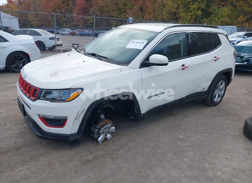 Photo 2 of 2019 Jeep Compass LATITUDE 4X4 (VIN 3C4NJDBB3KT678367)
